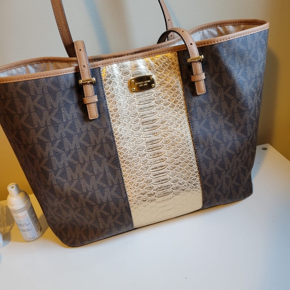 Handbag - Picture 2 of 2